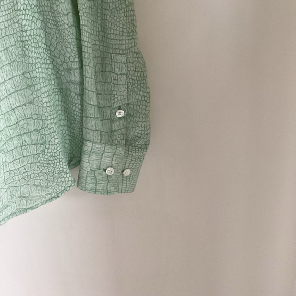 Equipment Slim Signature Silk Shirt Medium Green Crocodile Embossed - Picture 2 of 11